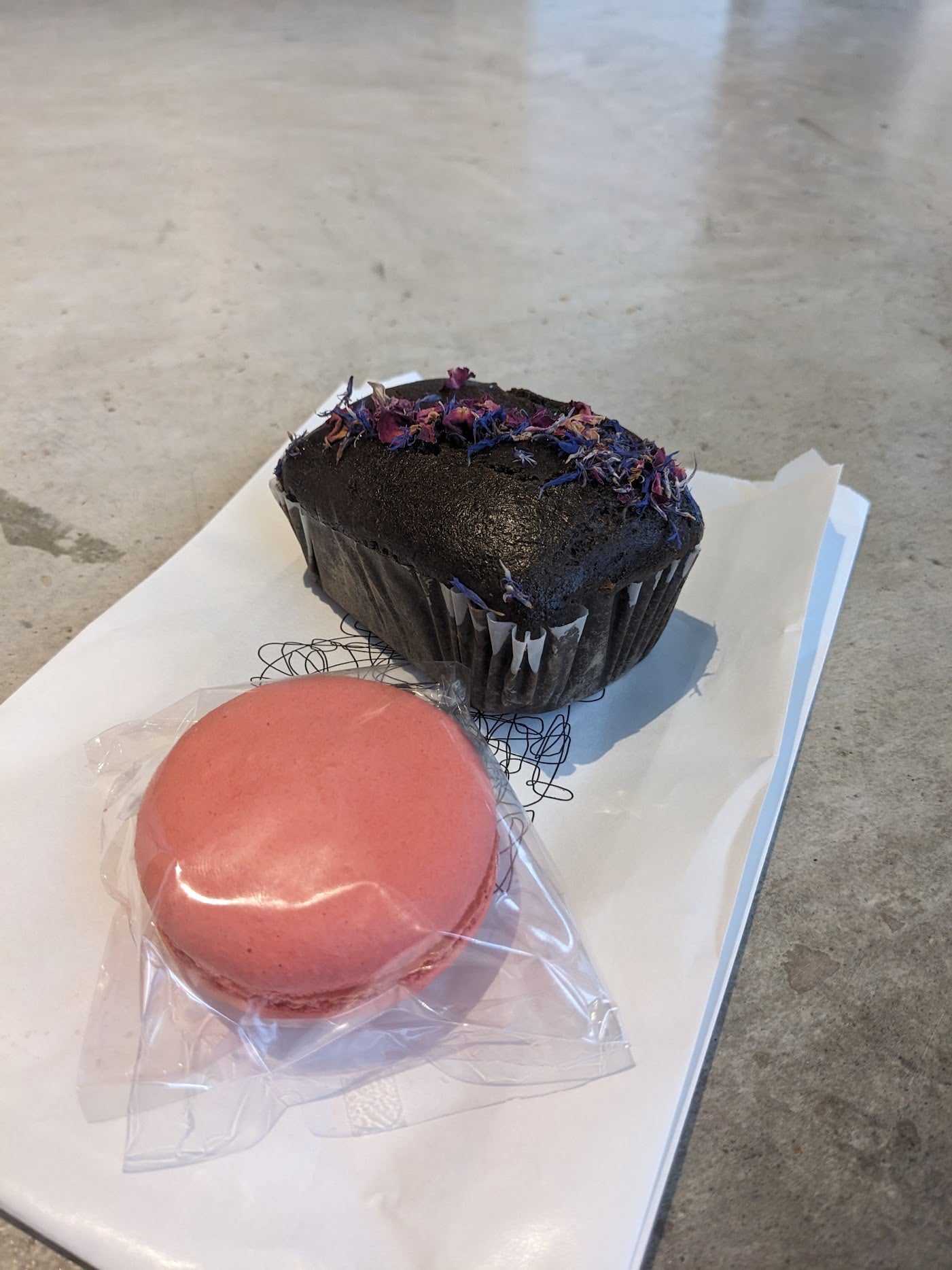 A great place for coffee, with a Chai Latte and Iced Mocha that both tasted great. The Strawberry Macaron was yummy, and the Earl Grey Cake was moist, fragrant, and not too sweet.