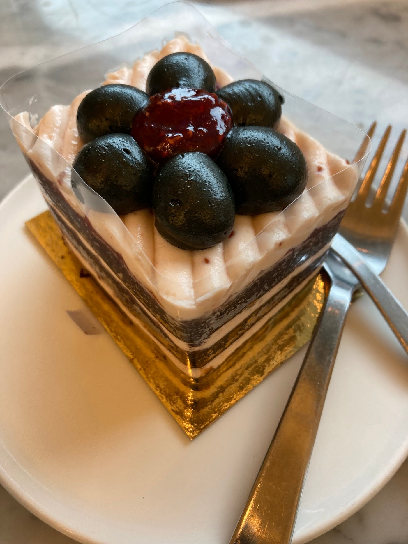 Matcha Green Frappe, Mont Blanc Tart, and Vegan Black Pink Cake, all fantastic, with the standout being the Vegan Black Pink Cake, which left both the customer and their husband in awe of its incredible taste at C Market Coffee.