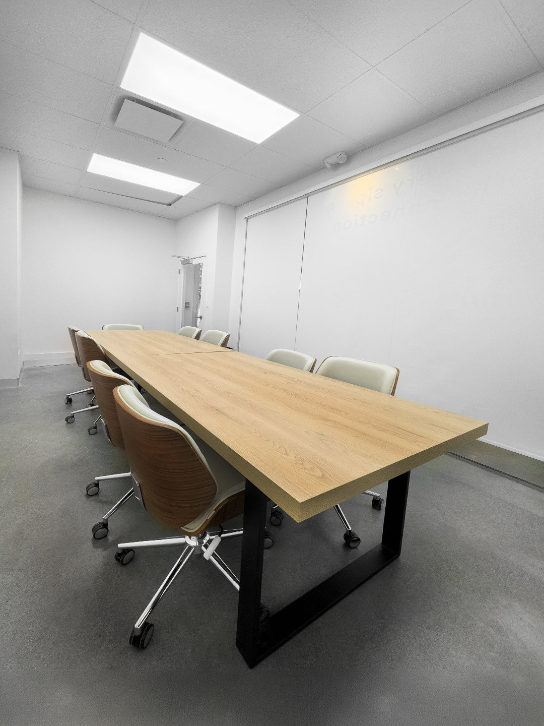 Main St. private meeting room with table seating and café setting